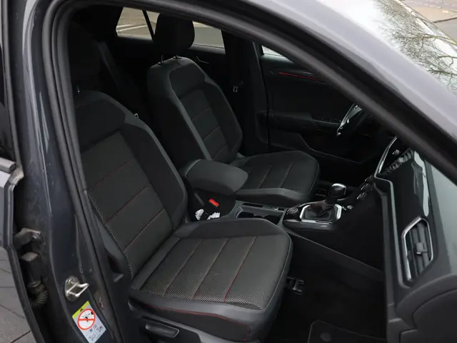 Volkswagen T-Roc Sport 2.0 TSI 4Motion 2021 Benzine 31