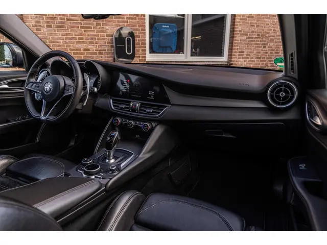 Alfa Romeo Giulia 2.0 T 280pk AWD Veloce 2019 Benzine 23