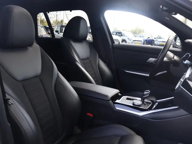 BMW 3 Serie Touring 320i Executive Edition 2020 Benzine 11