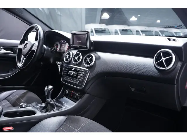 Mercedes-Benz A-Klasse 180 Prestige 2015 Benzine 34