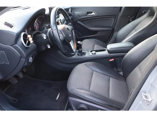 Mercedes-Benz CLA 180 BlueEFF. Ambition 2014 Benzine 18