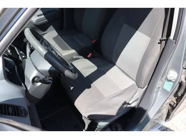 Suzuki Splash 1.0 VVT Base, Trekhaak. 2012 Benzine 4