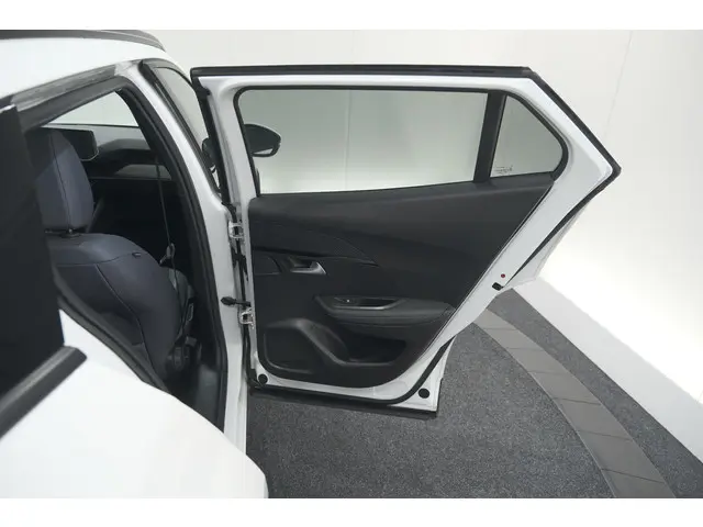 Peugeot 2008 PureTech 130 Allure 2020 Benzine 60