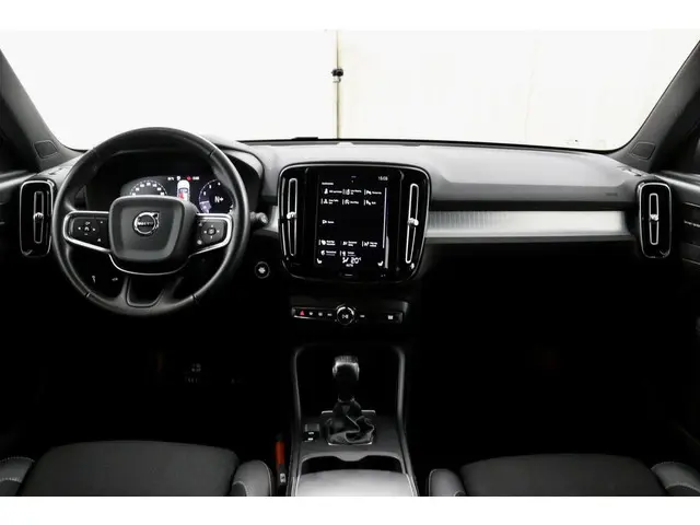 Volvo XC40 1.5 T3 Inscription zwart 2018 Benzine 3