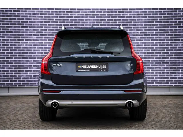 Volvo XC90 2.0 D4 90th Anniversary Edition 2018 Diesel 10