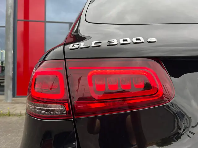 Mercedes-Benz GLC 300e 4MATIC 2021 Hybride Benzine 7