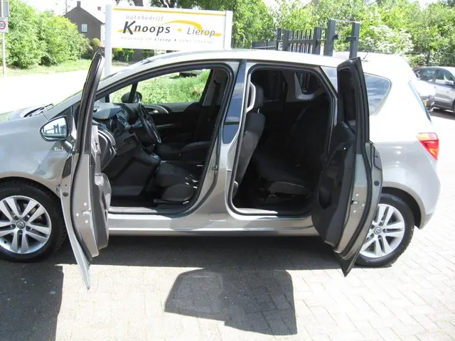 Opel Meriva 1.4 Cosmo rijklaar met garantie 2015 Benzine