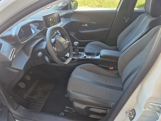 Peugeot 208 1.2 PureTech 100 Allure 2023 Benzine 4