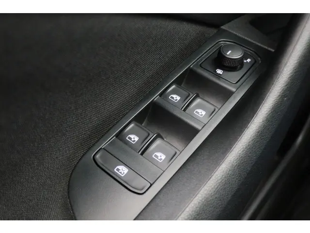 Škoda Scala 1.0 TSI DSG Sport Business 2023 Benzine 30