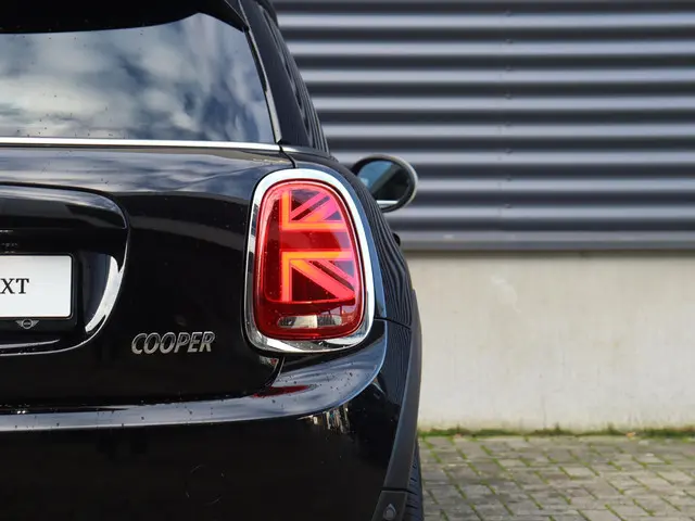 MINI 3-Deurs Cooper 2019 Benzine 32