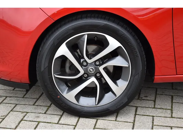 Opel ADAM 1.2 2018 Benzine 3