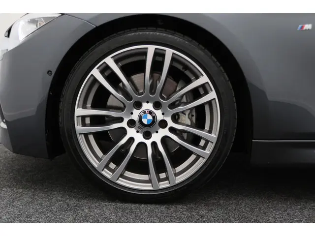 BMW 3 Serie Touring 335i High Executive 2014 Benzine 26
