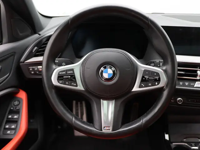 BMW 1 Serie 5-deurs 118i 2021 Benzine 8