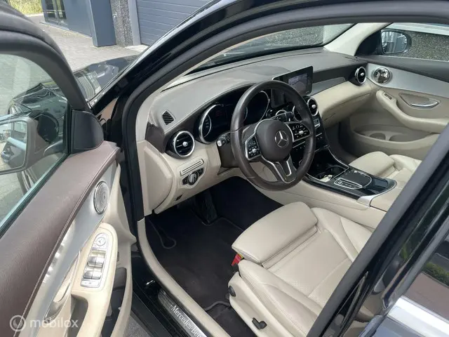 Mercedes-Benz GLC 200 Premium 2019 Benzine 13