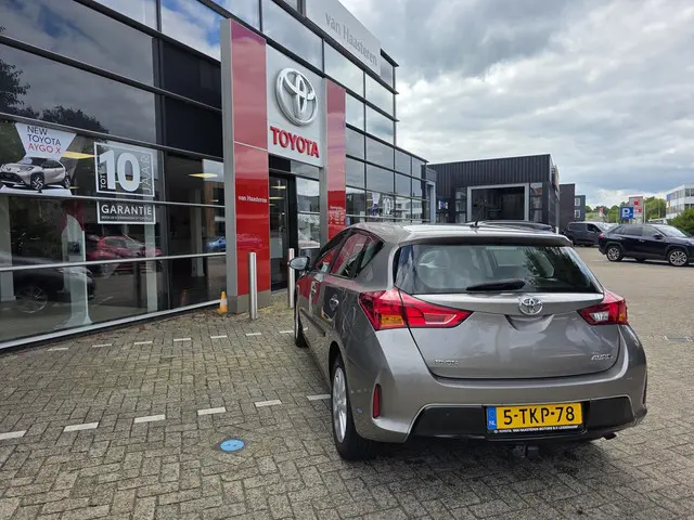 Toyota Auris 1.3 VVT-i 100 PK Now, Trekhaak 2014 Benzine 10