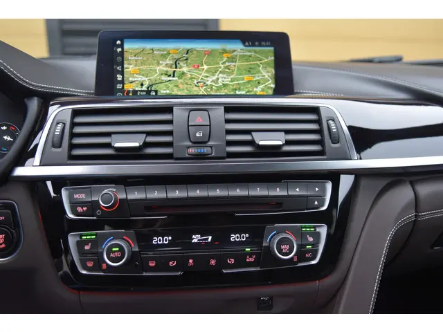 BMW 3 Serie 340i High Executive 2018 Benzine 30