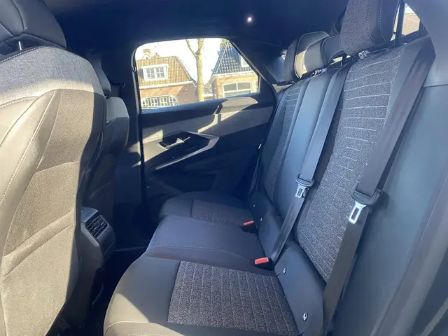 Peugeot 3008 1.2 Hybrid 145 Allure 2025 Hybride Benzine 7