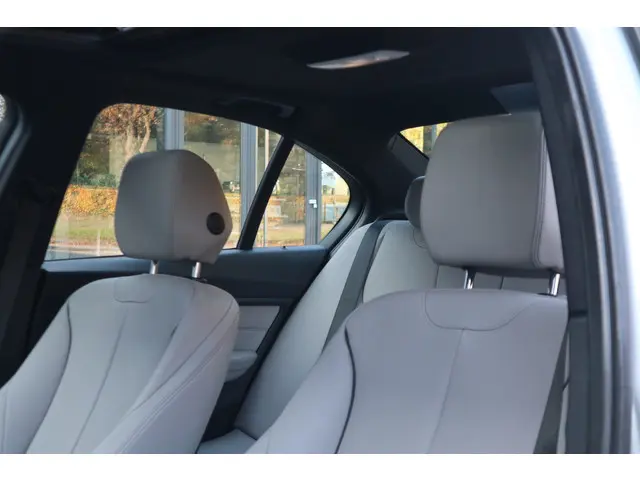 BMW 3 Serie 335i High Executive 2012 Benzine 9