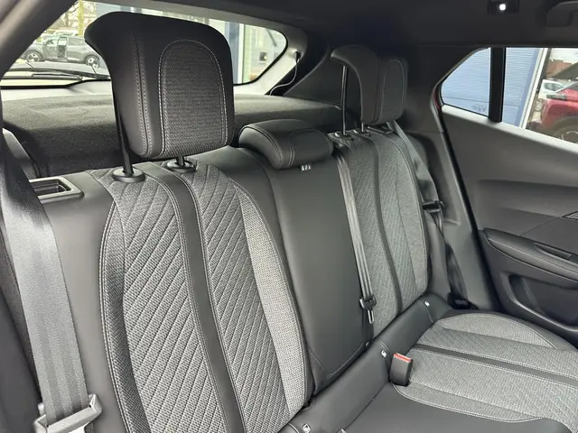 Peugeot 2008 1.2 Turbo 100 PK Allure 2024 Benzine 33