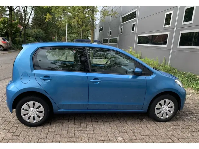 Volkswagen up! 1.0 BMT move up! 2018 Benzine 9
