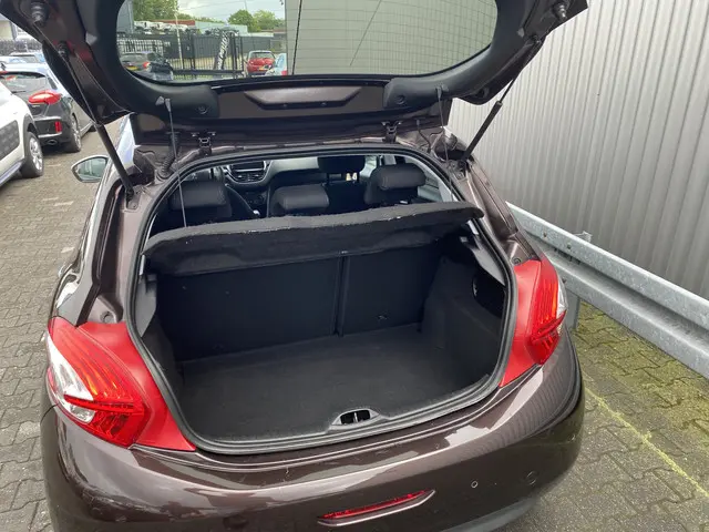 Peugeot 208 1.2 VTi Urban Soul 2013 Benzine 14