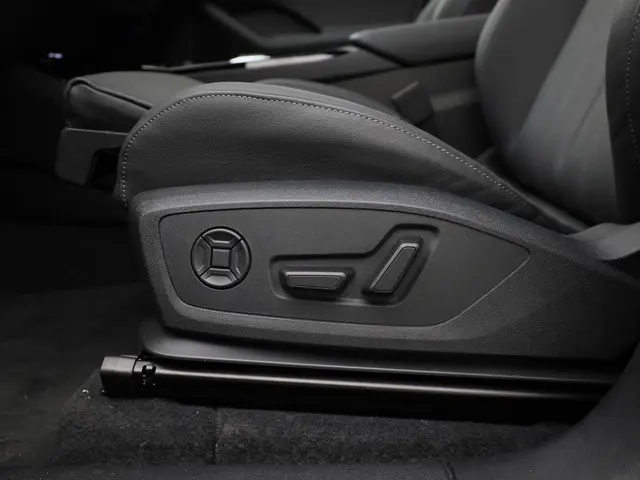 Audi Q6 e-tron S edition 286 PK 2026 Elektrisch 15