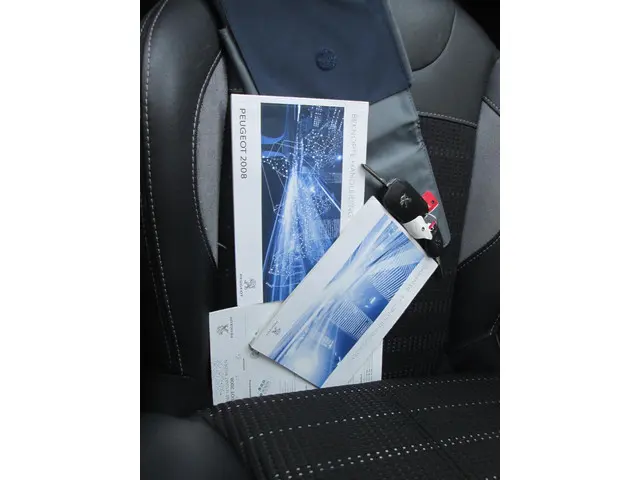 Peugeot 2008 1.2 PureTech Allure 2017 Benzine 18