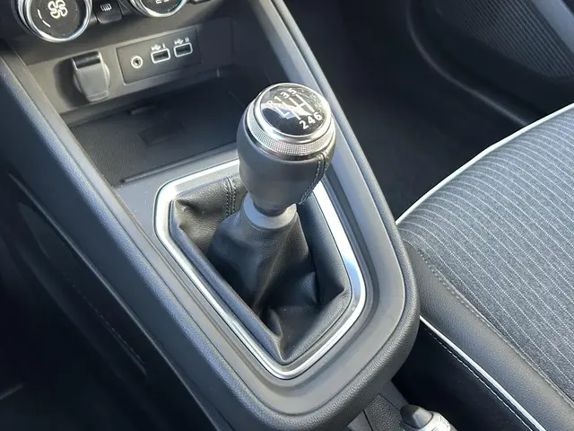 Mitsubishi Colt 1.0T MT First Edition 2025 Benzine 19