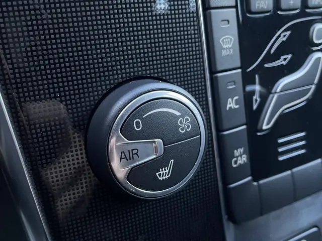 Volvo V40 Cross Country 1.5 T3 Nordic+ 2017 Benzine 15