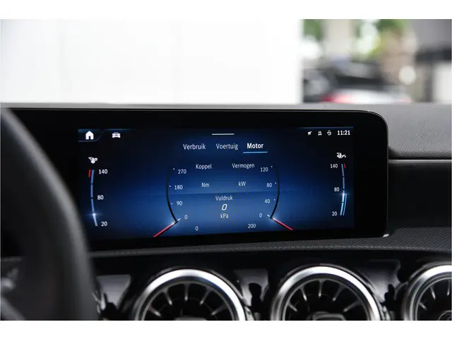 Mercedes-Benz A-Klasse 200 AMG Line 2023 Benzine 16