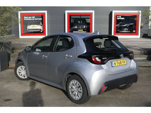 Toyota Yaris 1.5 Hybrid Active 2022 Hybride Benzine 7