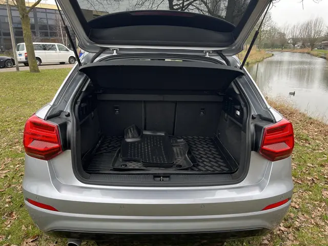 Audi Q2 1.0 30 TFSI 85kW Design 2020 Benzine 23