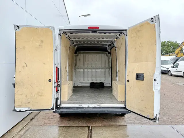 Opel Movano 2.2 HDI 140PK 2023 Diesel 11