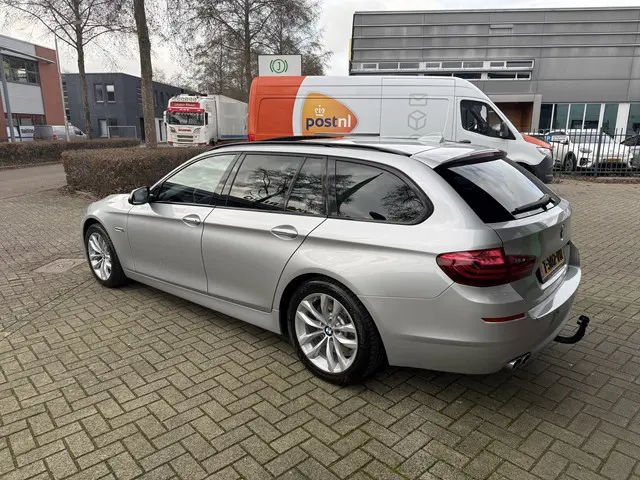 BMW 5 Serie Touring 520i High Executive 2016 Benzine 3