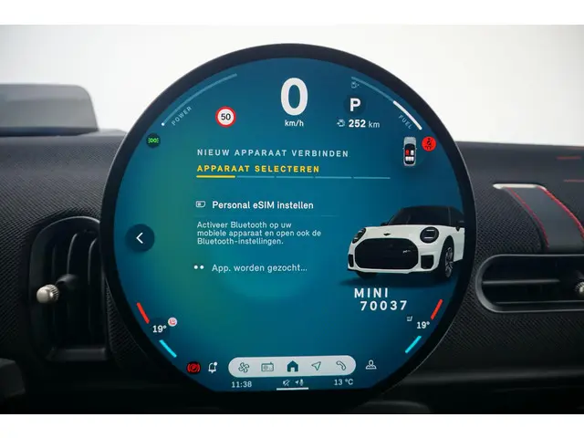 MINI 5-Deurs Cooper 2025 Benzine 23