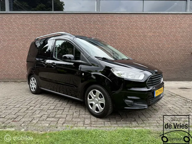 Ford Tourneo Courier Titanium 2016 Benzine 2