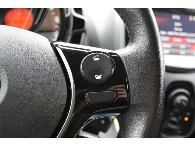 Toyota Aygo 1.0 VVT-i x-play 2020 Benzine 17