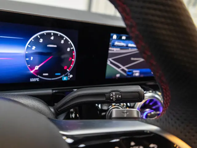Mercedes-Benz B-Klasse 180 AMG Line 2024 Benzine 23