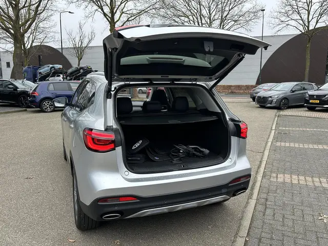 MG EHS 1.5 TGDI Luxury 2023 Hybride Benzine 6