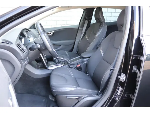 Volvo V40 2.0 T2 Nordic+ 2018 Benzine 7