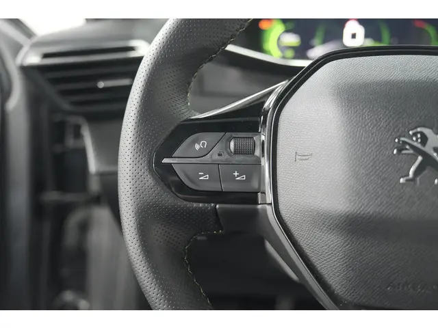 Peugeot 208 PureTech 100 GT 2023 Benzine 33