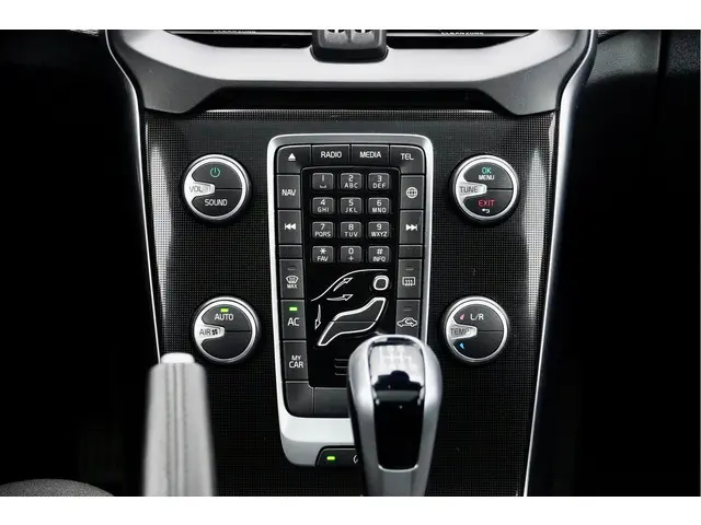 Volvo V40 2.0 T3 153 pk NORDIC BUSINESS 2018 Benzine 14