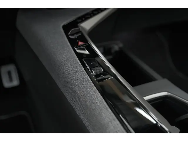 Peugeot 3008 Hybrid 145 e-DCS6 GT 2025 Hybride Benzine 43