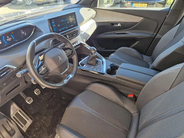 Peugeot 3008 1.2T 130pk GT 2024 Benzine 8