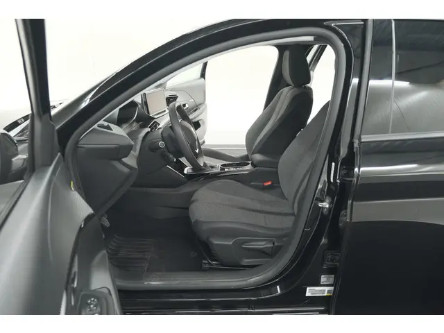 Peugeot 208 PureTech 100 Allure 2024 Benzine 27