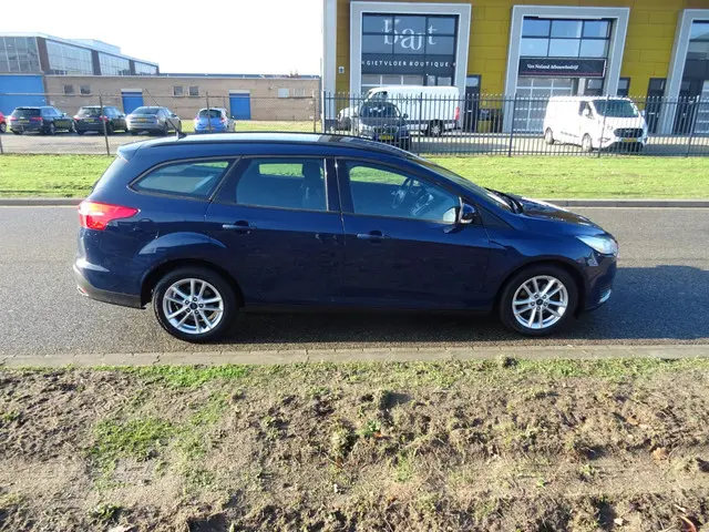 Ford Focus Wagon 1.0 Trend Edition 2015 Benzine 6