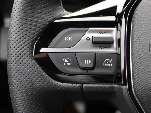 Peugeot 308 SW HYBRID 145 GT 2025 Hybride Benzine 26