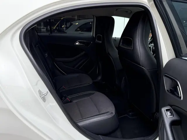 Mercedes-Benz A-Klasse 180 2013 Benzine 25