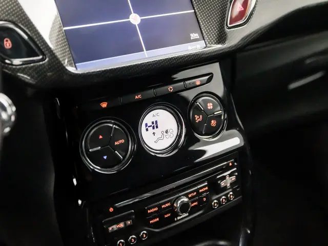 DS DS 3 1.2 VTi So Chic 2014 Benzine 9
