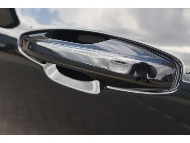 Volvo V60 T8 Recharge AWD R-Design 2022 Hybride Benzine 12